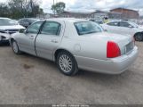 LINCOLN TOWN CAR SIGNATURE photo