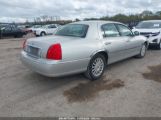 LINCOLN TOWN CAR SIGNATURE photo