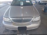 LINCOLN TOWN CAR SIGNATURE LIMITED снимка