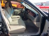 LINCOLN TOWN CAR SIGNATURE LIMITED 2LNHM82V38X****** fotografie