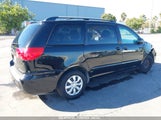 TOYOTA SIENNA LE 5TDKK4CC7AS****** снимка