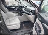 TOYOTA HIGHLANDER XLE 5TDKZRFH2JS****** снимка