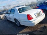 LINCOLN TOWN CAR SIGNATURE photo