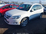 VOLKSWAGEN TIGUAN WOLFSBURG EDITION WVGAV7AX8AW****** photo