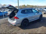 VOLKSWAGEN TIGUAN 2.0T SE R-LINE BLACK 3VV8B7AX2NM****** снимка