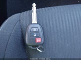 TOYOTA RAV4 XLE JTMWFREV9D5****** снимка