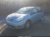 TOYOTA SIENNA LE photo