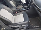 VOLKSWAGEN PASSAT 3.6L V6 GT 1VWJM7A38JC****** photo