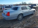 LINCOLN TOWN CAR SIGNATURE LIMITED снимка