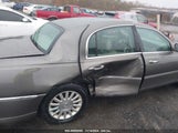 LINCOLN TOWN CAR SIGNATURE 1LNHM81W44Y****** photo