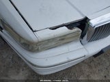 LINCOLN TOWN CAR SIGNATURE 1LNLM82W0VY****** photo