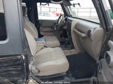 JEEP WRANGLER SAHARA 1J4FA54117L****** снимка