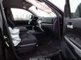 TOYOTA TUNDRA SR5 5.7L V8 5TFDW5F16KX789536 снимка