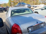 LINCOLN TOWN CAR EXECUTIVE 1LNHM81W23Y674774 снимка
