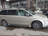 CHRYSLER TOWN & COUNTRY LIMITED снимка