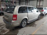 CHRYSLER TOWN & COUNTRY LIMITED снимка