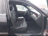 LINCOLN TOWN CAR EXECUTIVE L 2LNBL8EV9AX****** снимка