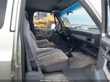 GMC SUBURBAN V25 CONVENTIONAL 1GKGV26K7HF****** снимка