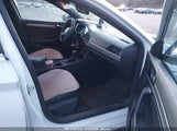 VOLKSWAGEN JETTA 1.4T R-LINE/1.4T S/1.4T SE 3VWC57BU5KM254243 снимка