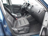 VOLKSWAGEN TIGUAN 2.0T WOLFSBURG EDITION WVGSV7AX9HK****** снимка