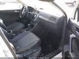 VOLKSWAGEN TIGUAN 2.0T SE/2.0T SEL 3VV2B7AX3JM025711 снимка