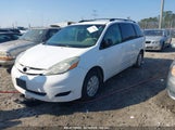 TOYOTA SIENNA LE 5TDKK4CC9AS320741 снимка