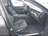 VOLVO XC60 B5 MOMENTUM YV4L12RK5N1051289 fotografie