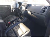 Volkswagen Tiguan 2.0T Sport WVGTV7AX2HK028834 снимка