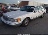 LINCOLN TOWN CAR SIGNATURE/TOURNAMENT 1LNLM82W2RY****** снимка