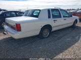 Lincoln Town Car Signature/Spinnaker 1LNLM82W1SY760603 снимка