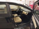 TOYOTA COROLLA LE 5YFBURHE6JP817773 снимка