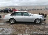 LINCOLN TOWN CAR SIGNATURE 1LNFM82WXWY****** снимка