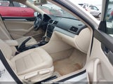 VOLKSWAGEN PASSAT 1.8T LIMITED EDITION 1VWAT7A33FC106914 снимка