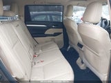 TOYOTA HIGHLANDER XLE 5TDJZRFH1JS876490 снимка