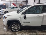 JEEP COMPASS LATITUDE LUX FWD 3C4NJDFN1RT****** снимка
