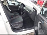 VOLKSWAGEN TIGUAN 2.0T SE R-LINE BLACK 3VVCB7AX7RM112446 снимка