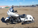 INDIAN MOTORCYCLE CO. CHIEFTAIN DARK HORSE 56KTCDAA0K3****** снимка