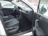 VOLKSWAGEN TIGUAN 2.0T SE/2.0T SEL/2.0T SEL R-LINE/2.0T SEL R-LINE BLACK 3VV2B7AX7KM025051 photo