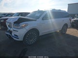 LINCOLN NAVIGATOR 5LMJJ2LT7KEL17842 снимка