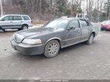LINCOLN TOWN CAR SIGNATURE LIMITED 1LNHM82W15Y****** снимка