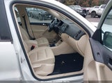 VOLKSWAGEN TIGUAN 2.0T/2.0T S WVGAV7AX3HK010026 снимка