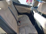 HYUNDAI ELANTRA SE KMHD74LF2HU428835 снимка