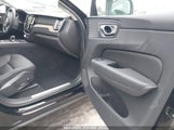 VOLVO XC60 B5 MOMENTUM YV4L12DK9N1084349 photo