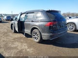 VOLKSWAGEN TIGUAN 2.0T SE/2.0T SE R-LINE BLACK/2.0T SEL 3VV2B7AX8MM138946 снимка