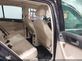 VOLKSWAGEN TIGUAN SE W/SUNROOF NAV WVGBV7AX3CW****** fotografie