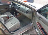 TOYOTA CAMRY XLE V6 4T1BF32K64U****** снимка