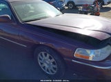 LINCOLN TOWN CAR SIGNATURE LIMITED 2LNHM82W78X****** photo