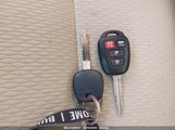 TOYOTA COROLLA LE 2T1BURHE4JC101101 снимка