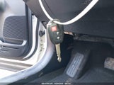 TOYOTA RAV4 XLE JTMRFREV0ED080916 снимка