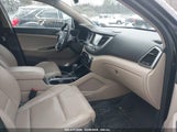 HYUNDAI TUCSON SE PLUS KM8J3CA48HU533258 снимка